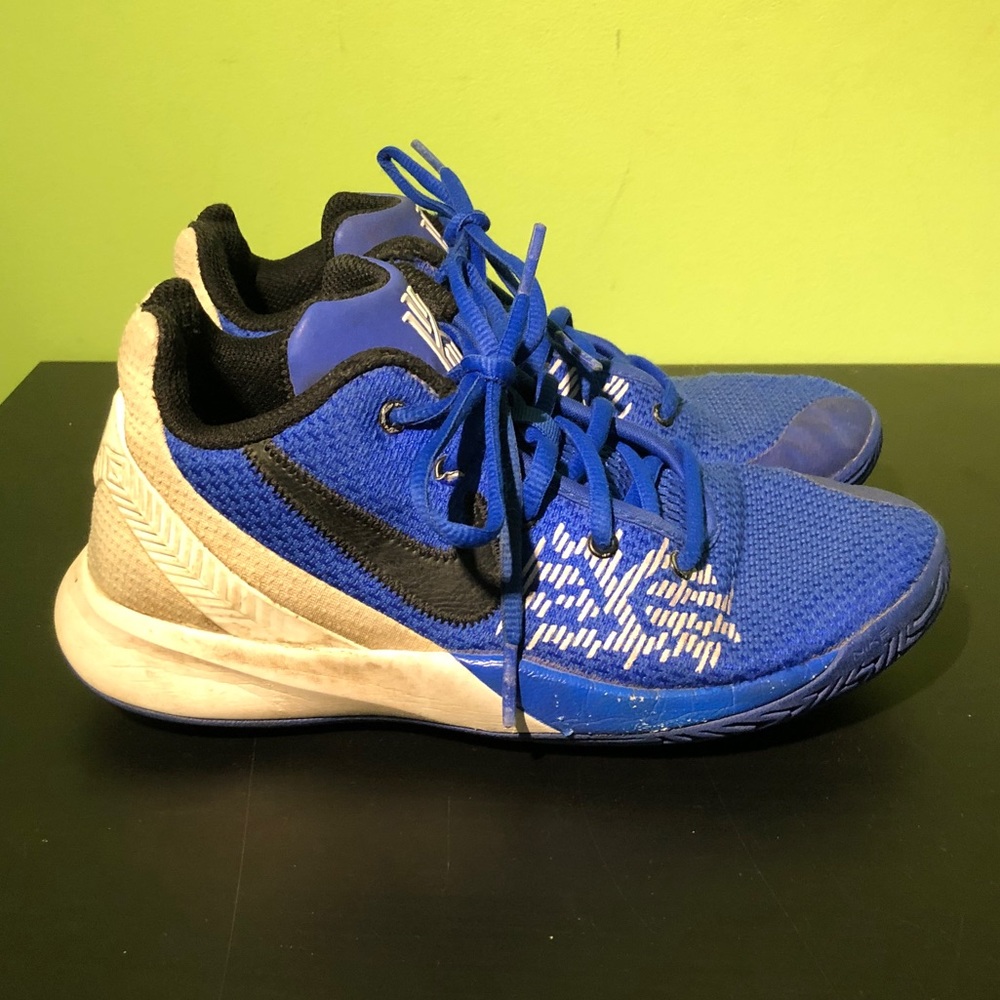 🌊 NIKE KYRIE FLYTRAP 2 RACER BLUE GRADE SCHOOL SHOES SIZE 4Y SNEAKERS 🌊